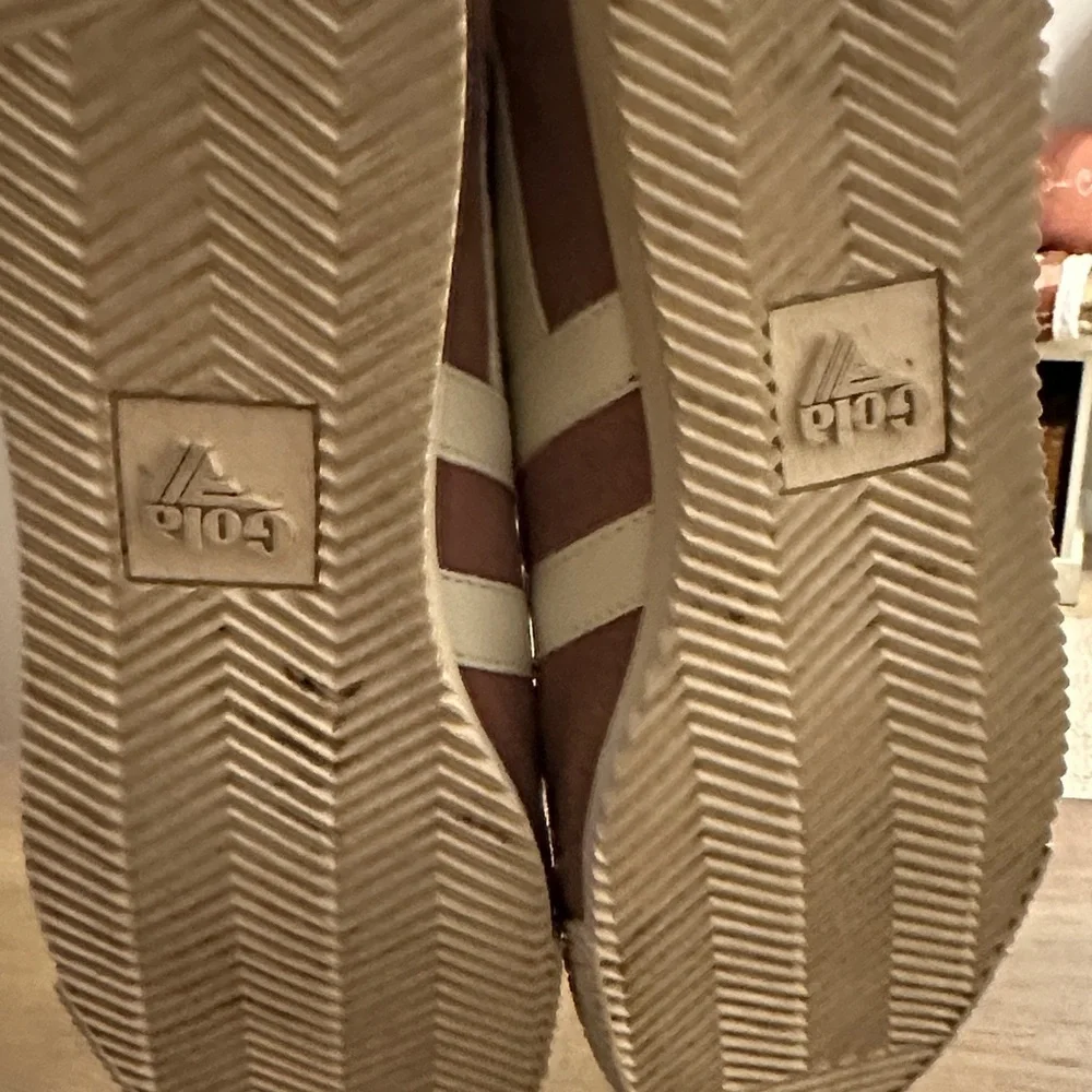 Gola Mauve and White Casual Sneakers - Picture 6 of 6